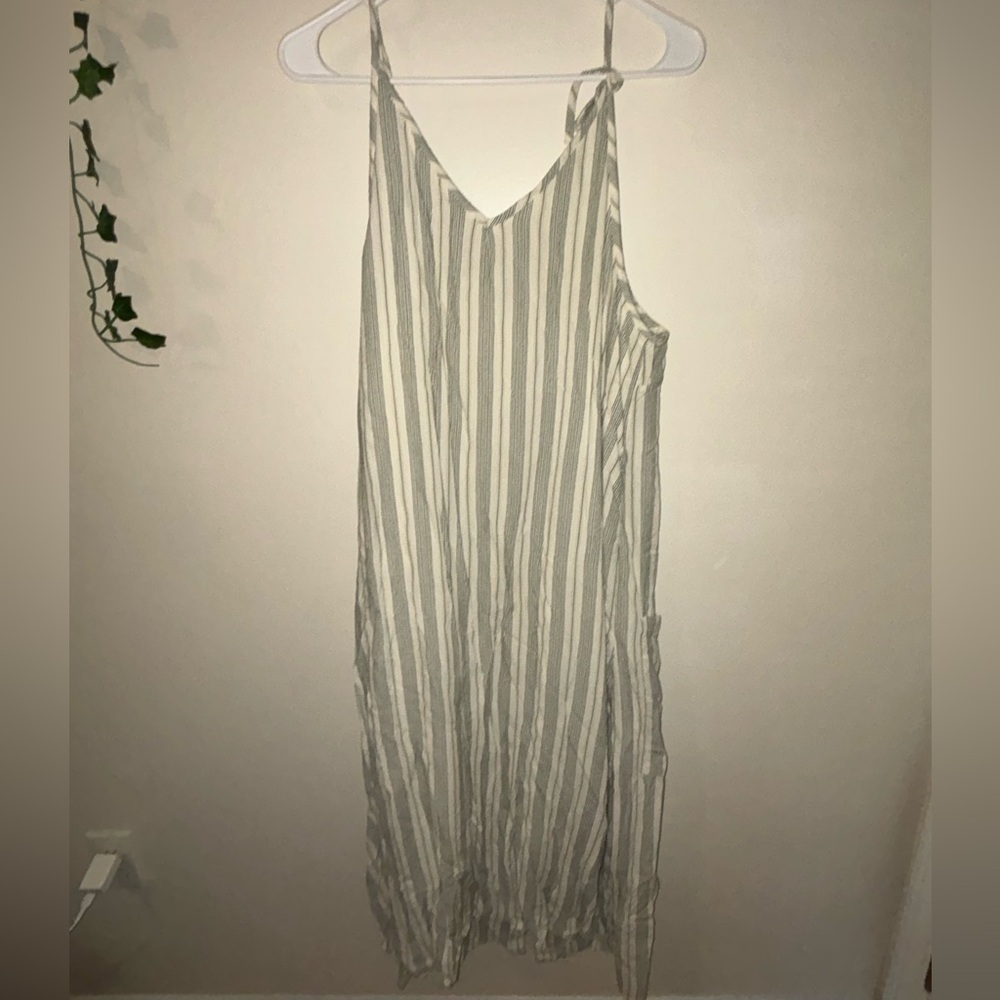 Dip Button-Up Dress - Picture 2 of 2